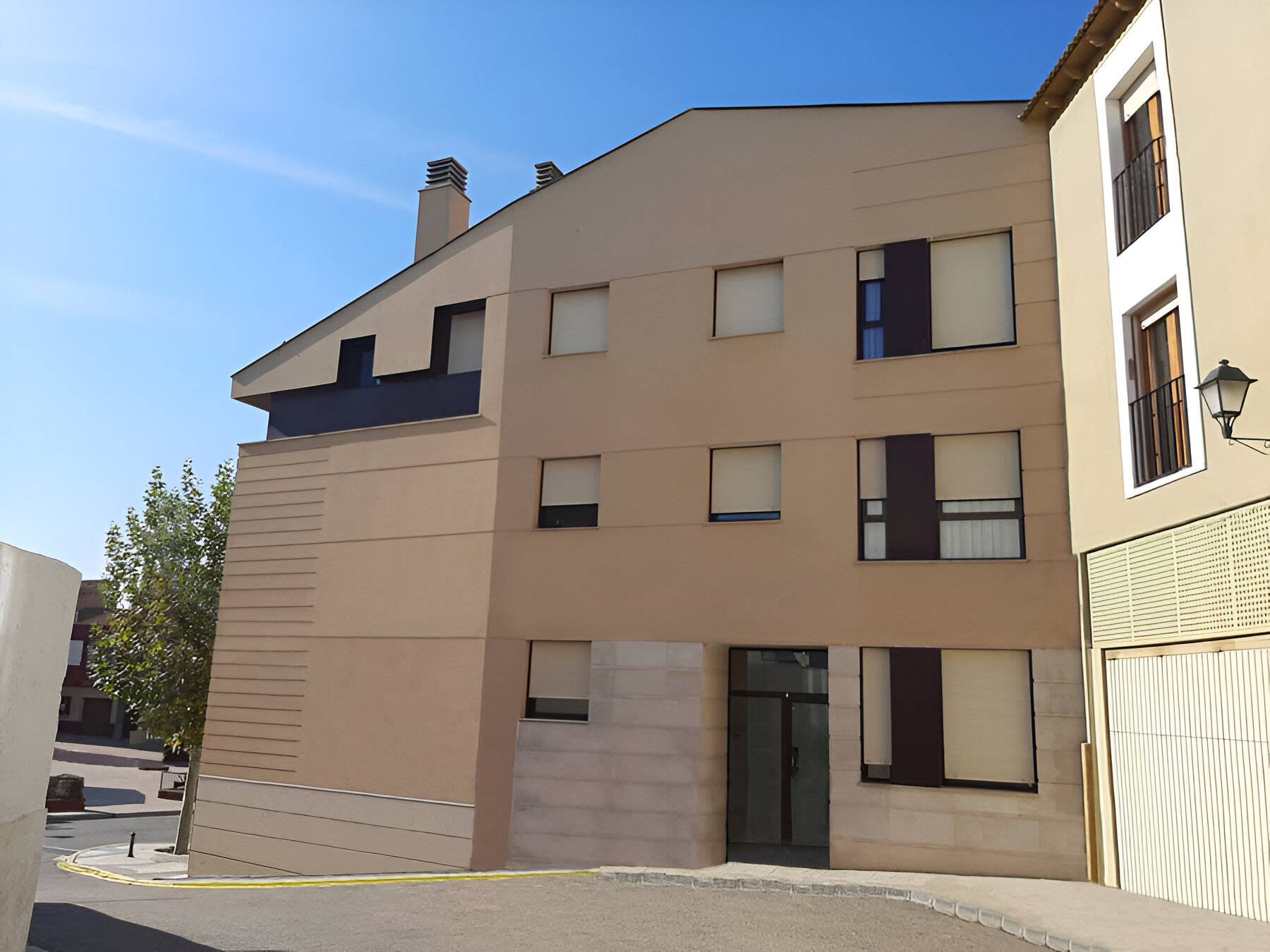 Aparta-Hotel Los Angeles, Alagón 1