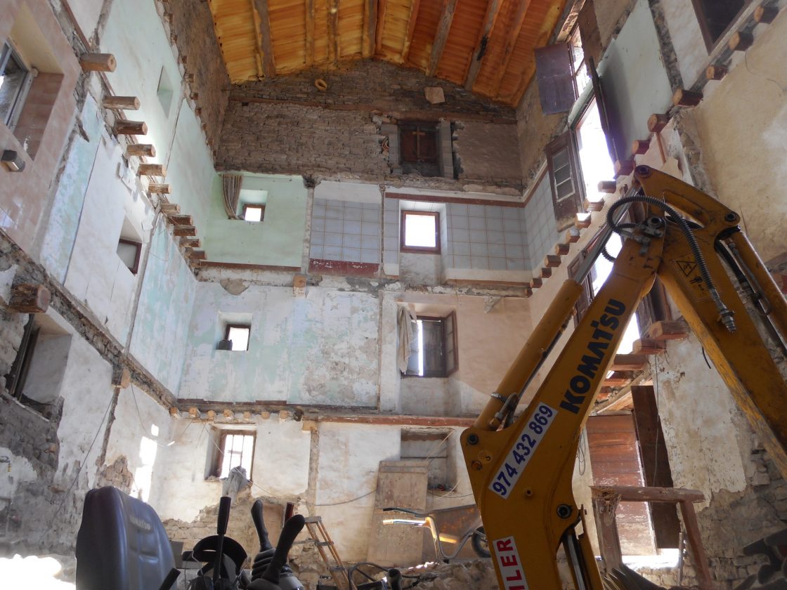 Se reanudan las obras de rehabilitación del edificio municipal multiusos de Labuerda (Huesca) 04/05/2020