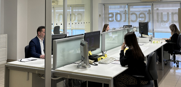 Atención al público. Servicio personalizado a vecinos, atendido por especialistas.